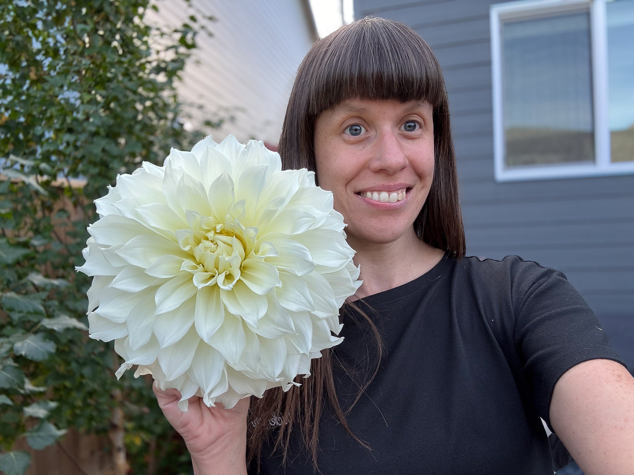 Chera of Baby Bird Blooms Flower Farm holding dahlia Fleurel 